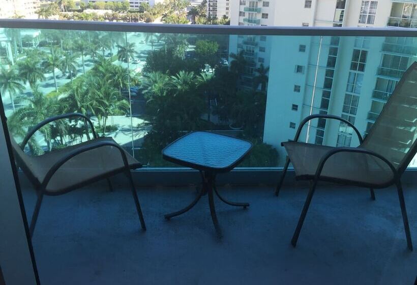 Beach Apartments Hollywood