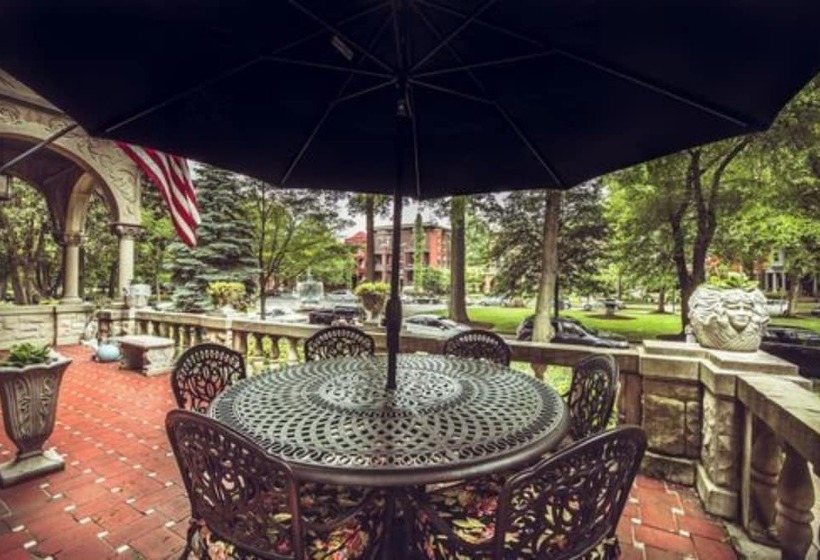 Bed and Breakfast Inn At St James Court