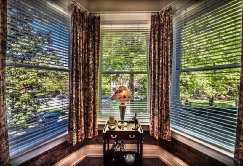 Bed and Breakfast Inn At St James Court