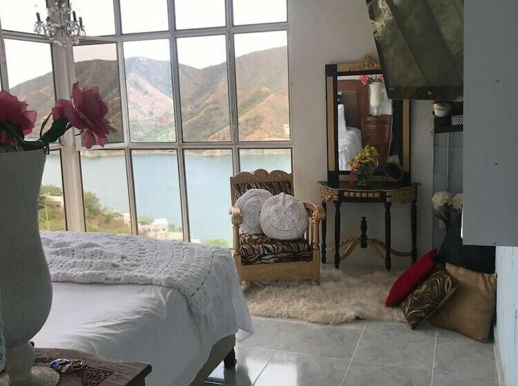 ベッドアンドブレックファースト Larcomar