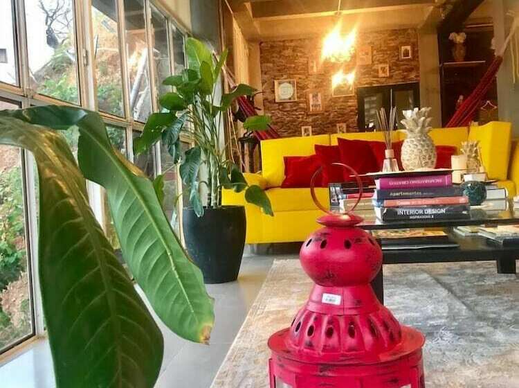 ベッドアンドブレックファースト Larcomar