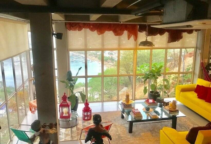 ベッドアンドブレックファースト Larcomar