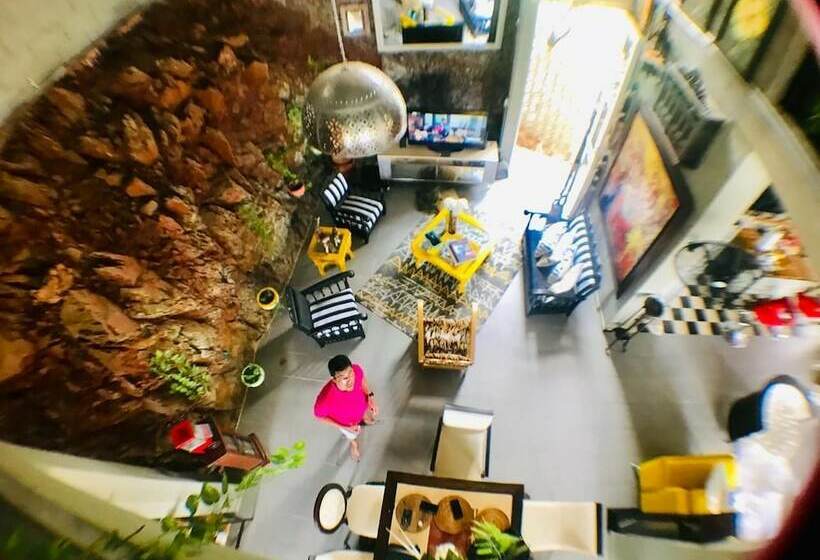 ベッドアンドブレックファースト Larcomar