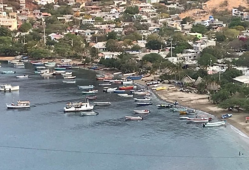 ベッドアンドブレックファースト Larcomar