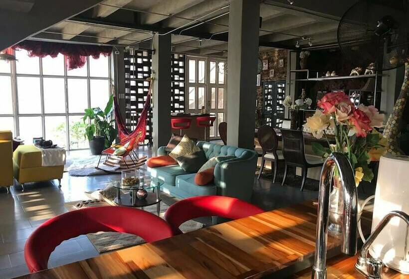 ベッドアンドブレックファースト Larcomar