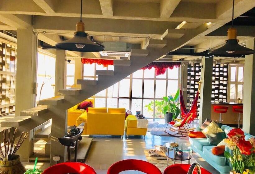 ベッドアンドブレックファースト Larcomar