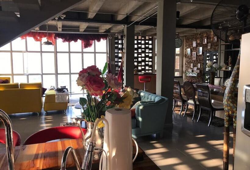 ベッドアンドブレックファースト Larcomar