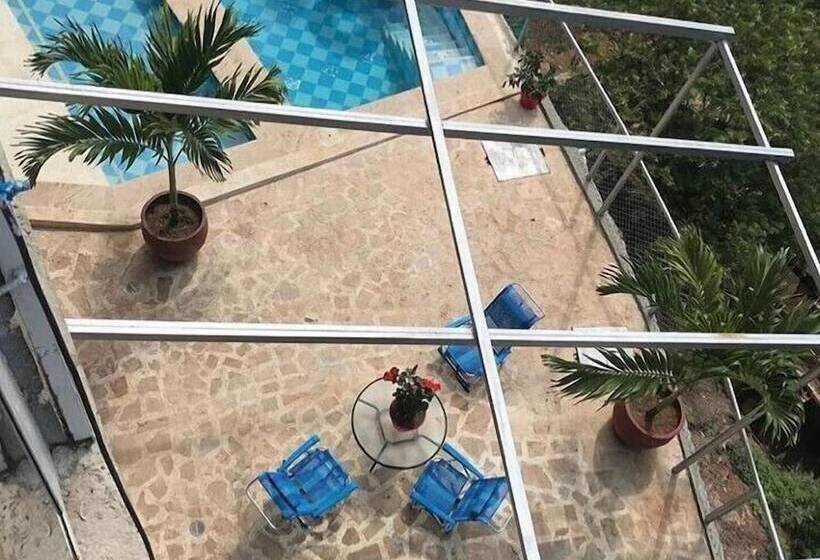 ベッドアンドブレックファースト Larcomar