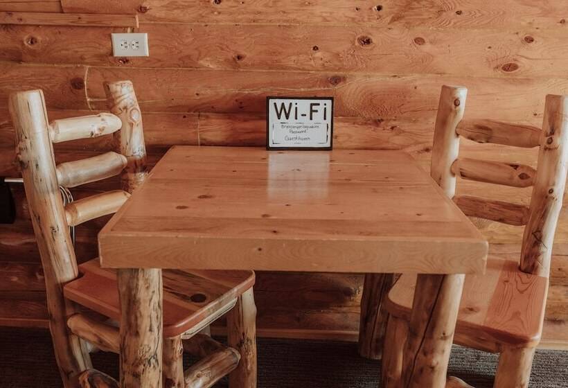 Bryce Canyon Log Cabins