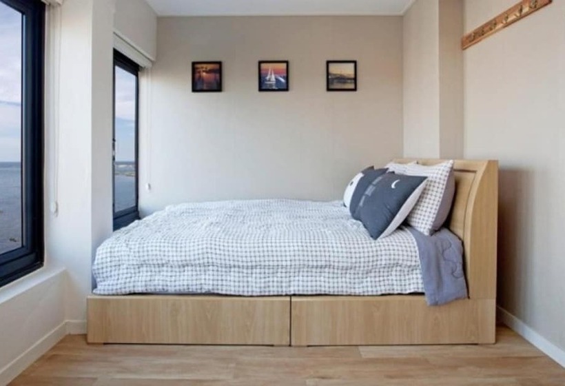 Busan Yeonhwa Reef Pension Dreamer