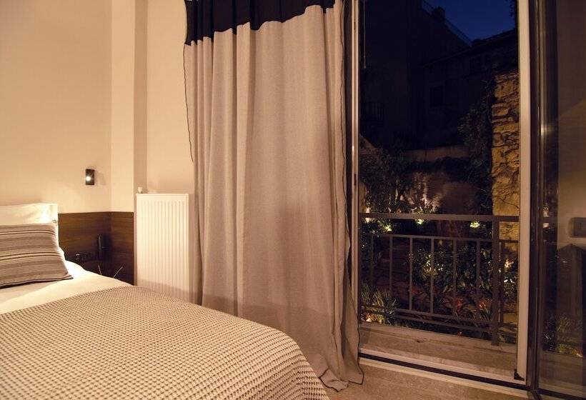 Cityzoe Athens Suites