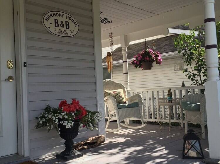 Elevate Rooms Harmony House B&b