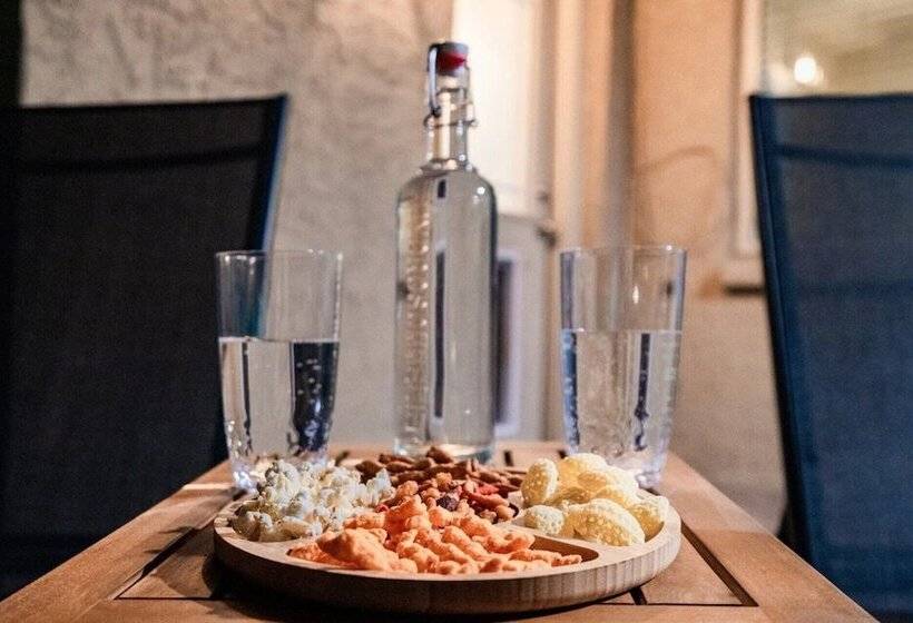 Entertainers Dream! 4 Bdrm / Htd Pool/ Games!