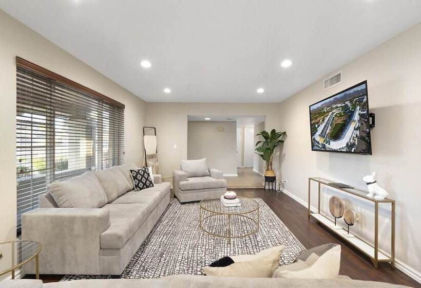 Entertainers Dream! 4 Bdrm / Htd Pool/ Games!