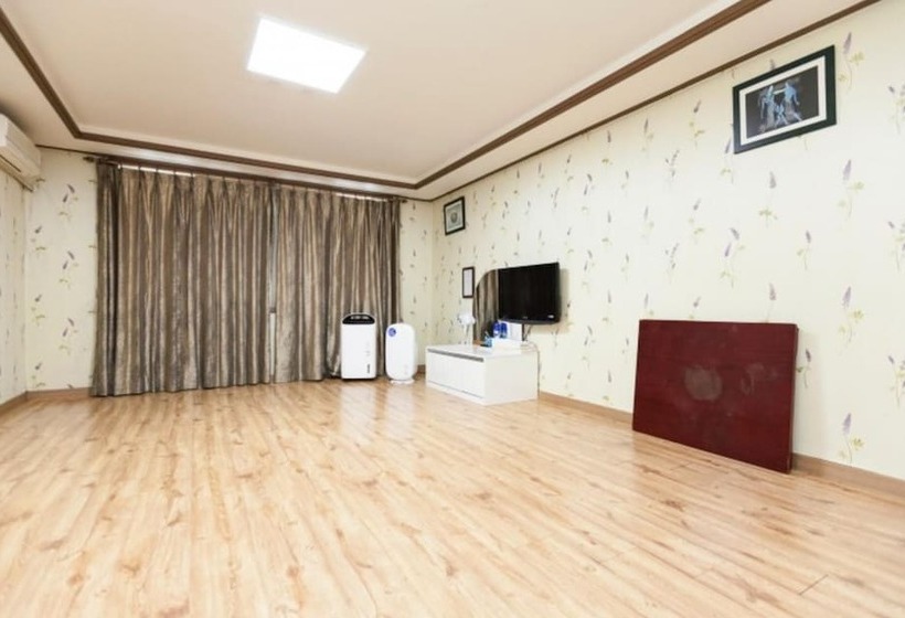 Eulwangri Beach Pension