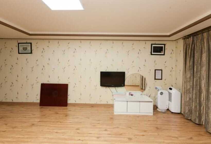 Eulwangri Beach Pension