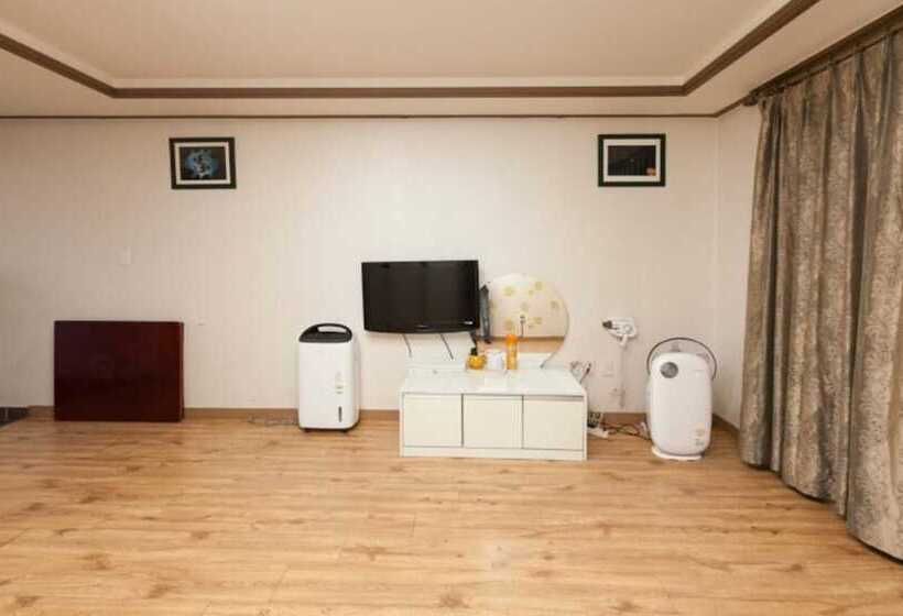 Eulwangri Beach Pension