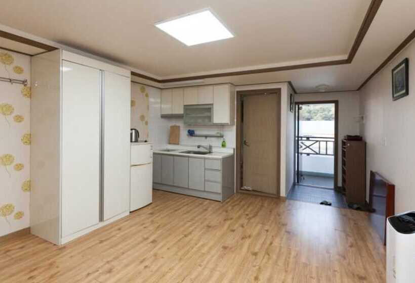 Eulwangri Beach Pension