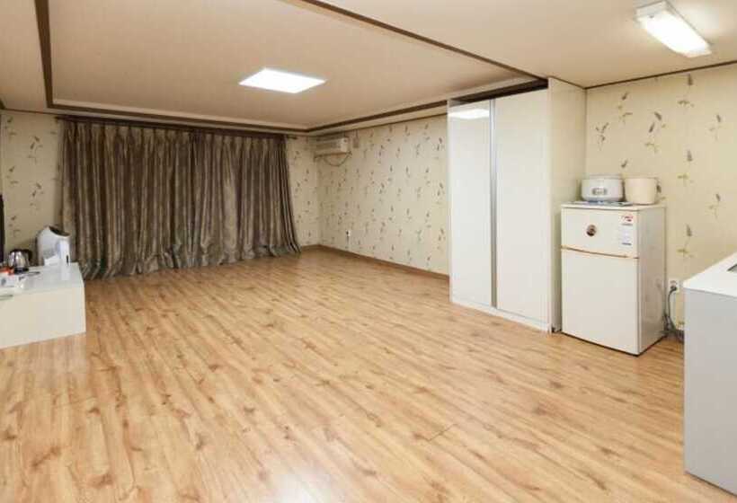 Eulwangri Beach Pension