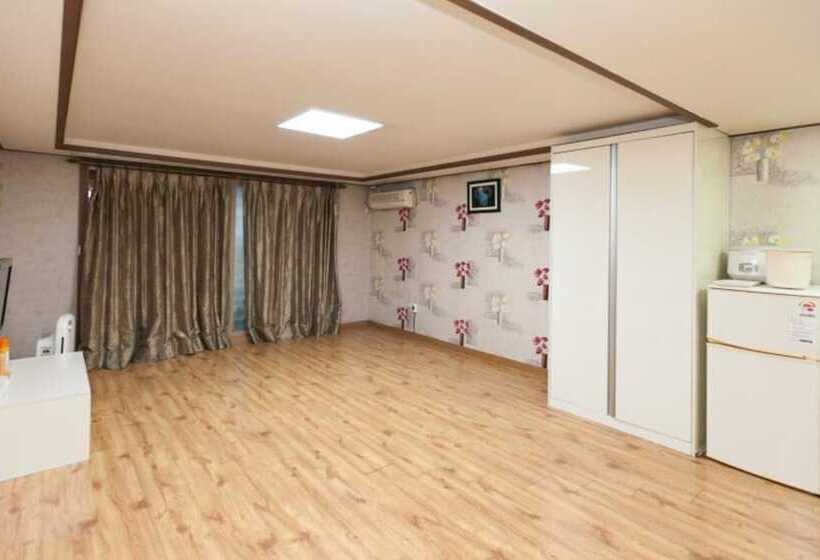 Eulwangri Beach Pension