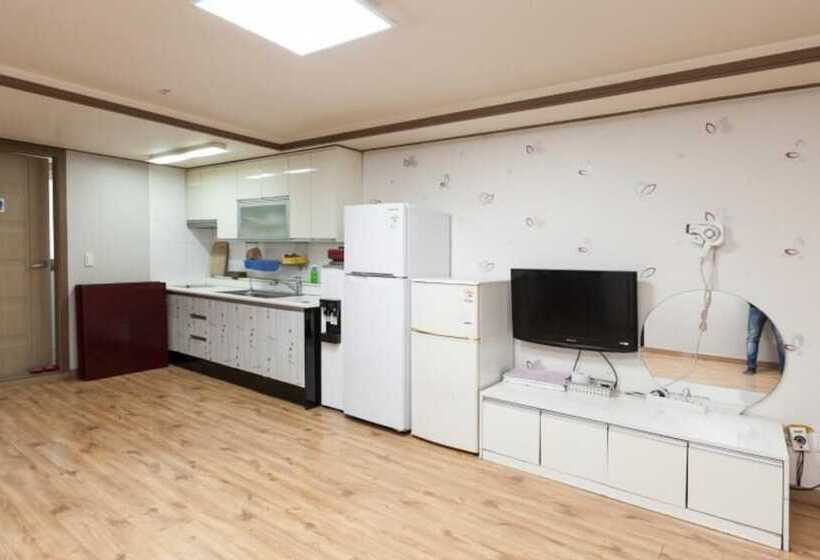 Eulwangri Beach Pension