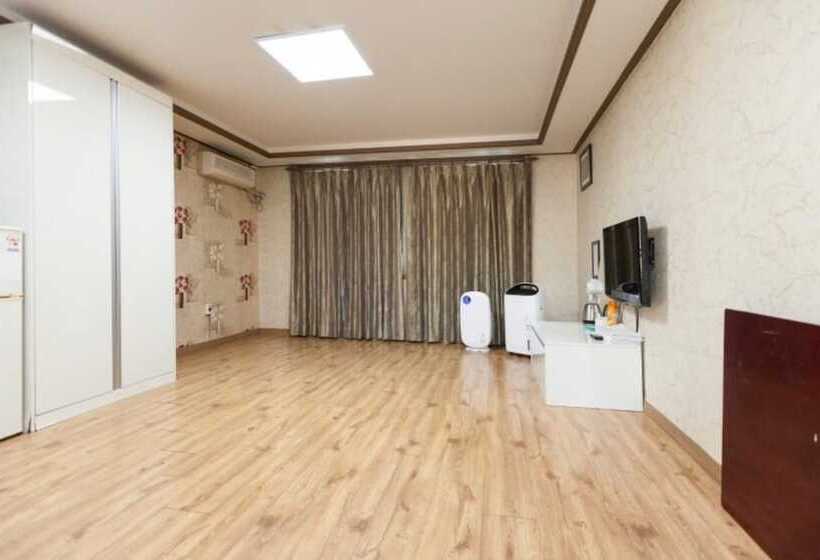 Eulwangri Beach Pension