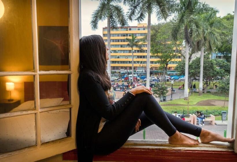 Flying Dog Backpackers Hostel