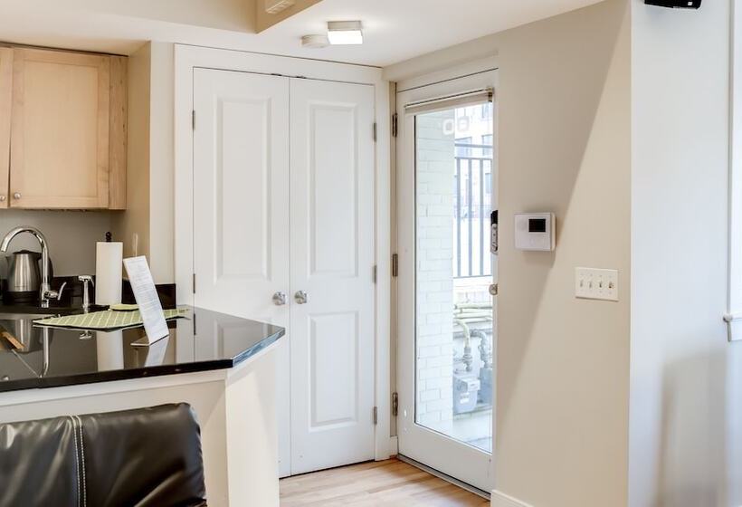 Fully Furnished Apartment In Washington Near Logan Circle