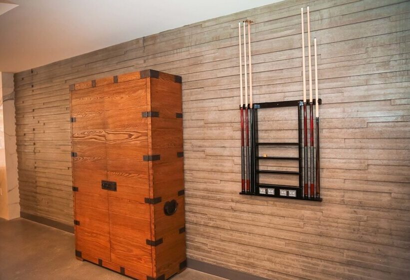 Fully Furnished Suites Near Little Tokyo