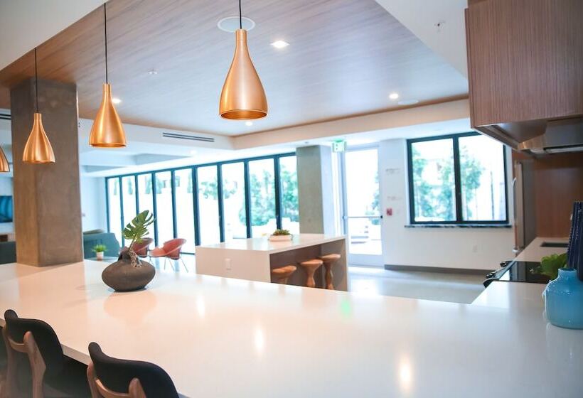 Fully Furnished Suites Near Little Tokyo