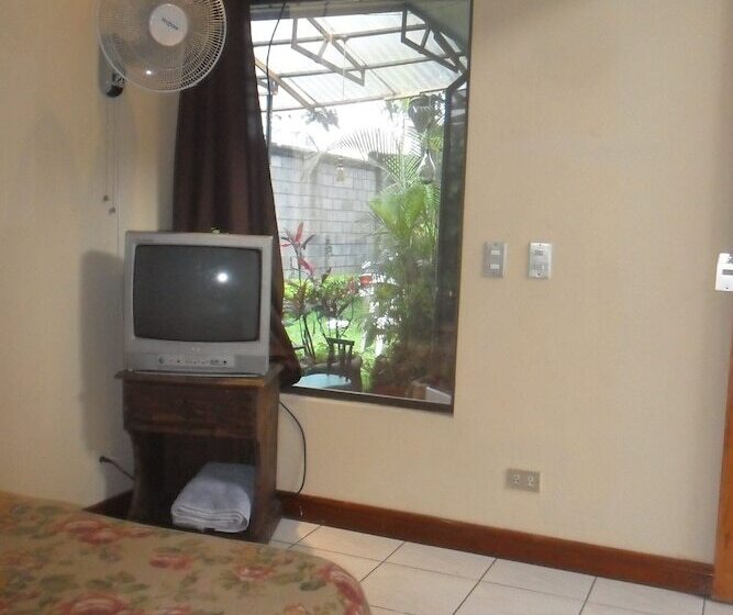 Green Country Hotel   Hostel