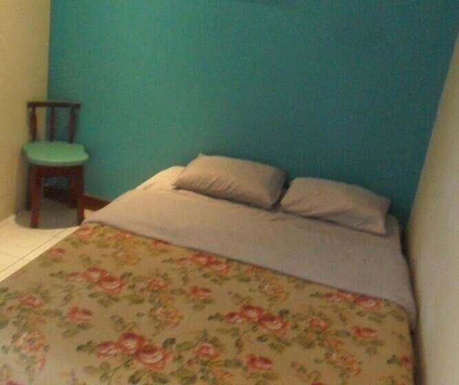 Green Country Hotel   Hostel