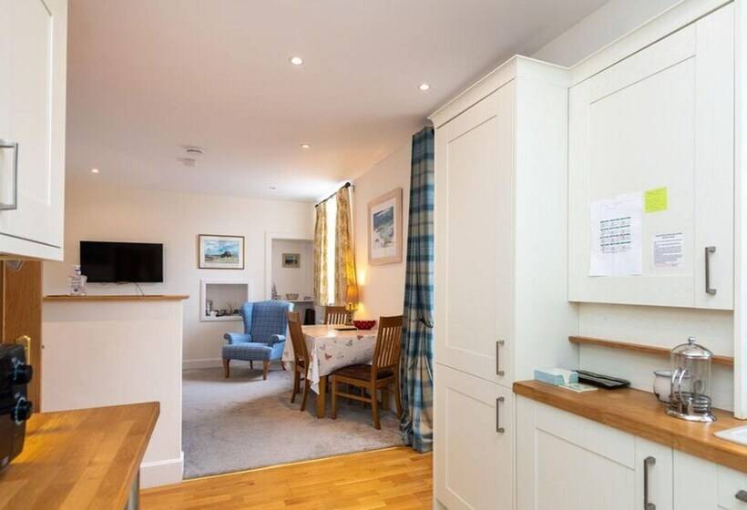 Hopetoun Cottage   Beautiful Cottage