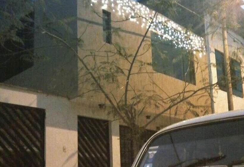 簡易ホテル Javi's Rooms