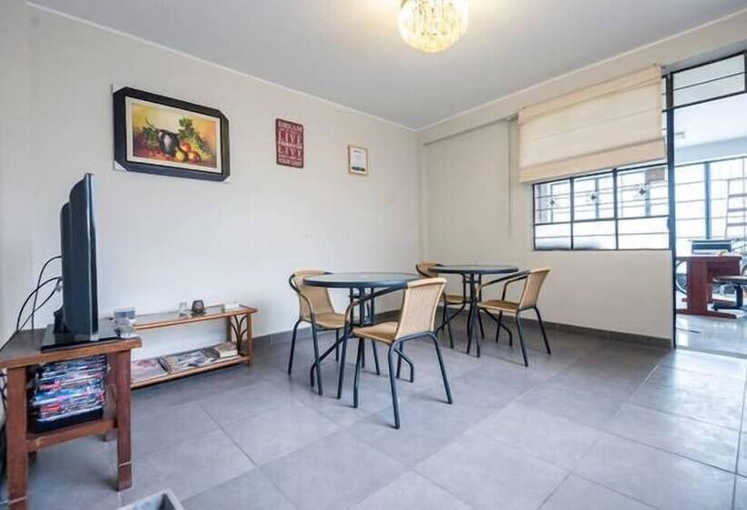 簡易ホテル Javi's Rooms