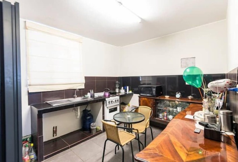 簡易ホテル Javi's Rooms