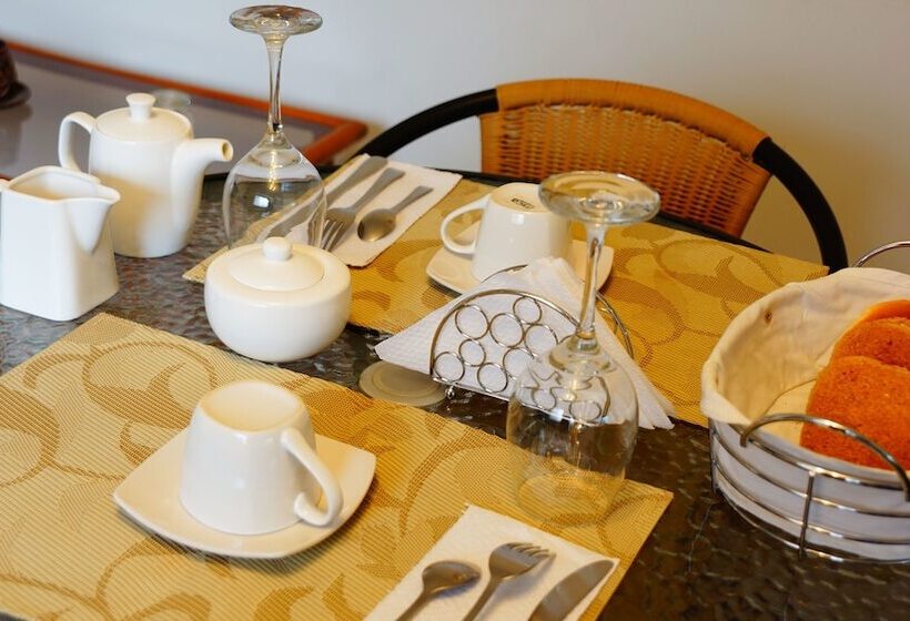 簡易ホテル Javi's Rooms