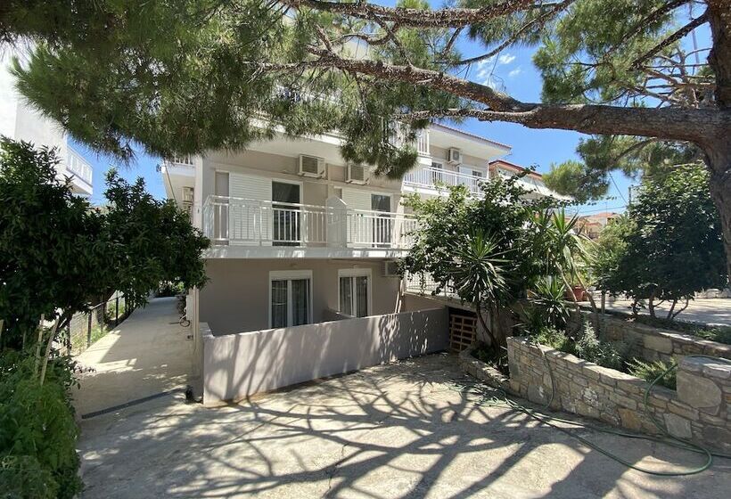 هتل Room In Studio   Beautiful Room In Limenaria, Only Five Minutes Away From Center