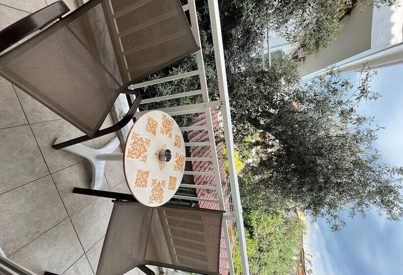 هتل Room In Studio   Beautiful Room In Limenaria, Only Five Minutes Away From Center