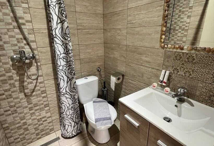 هتل Room In Studio   Beautiful Room In Limenaria, Only Five Minutes Away From Center