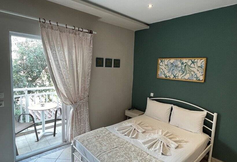هتل Room In Studio   Beautiful Room In Limenaria, Only Five Minutes Away From Center