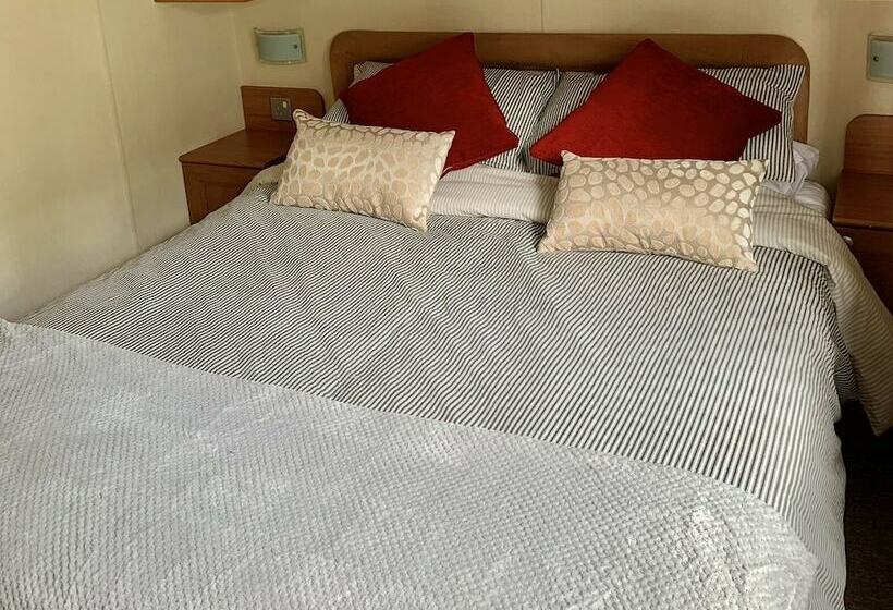 בית מלון כפרי Devine Staycations At 38 Riverside