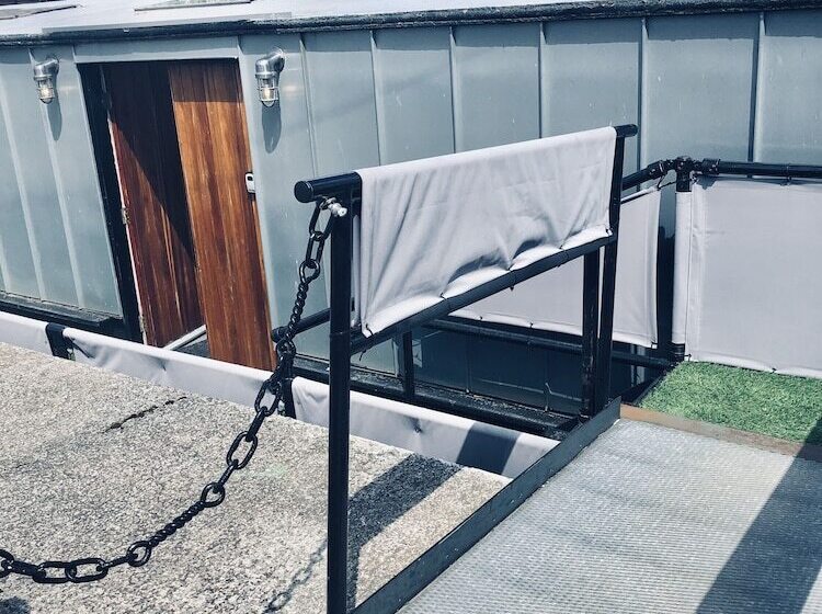 ホテル Duplex Barge Cinema Room 6 Ensuite Double Triple Bedrooms Great Social Spaces