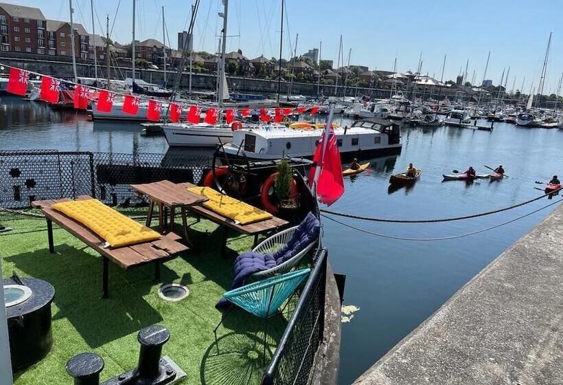 ホテル Duplex Barge Cinema Room 6 Ensuite Double Triple Bedrooms Great Social Spaces