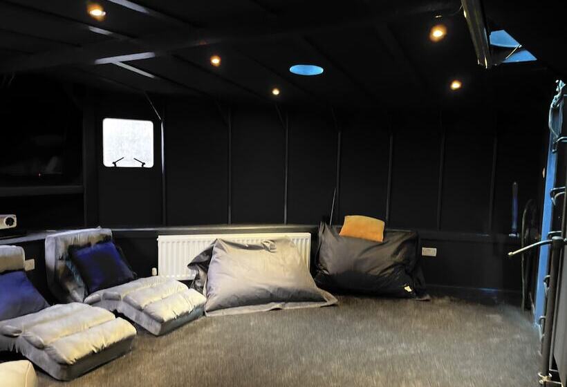 ホテル Duplex Barge Cinema Room 6 Ensuite Double Triple Bedrooms Great Social Spaces