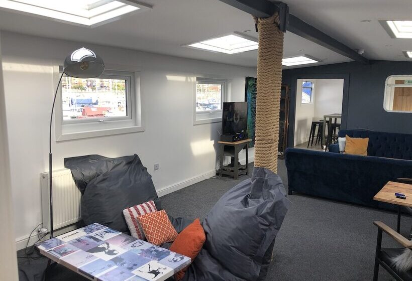 ホテル Duplex Barge Cinema Room 6 Ensuite Double Triple Bedrooms Great Social Spaces