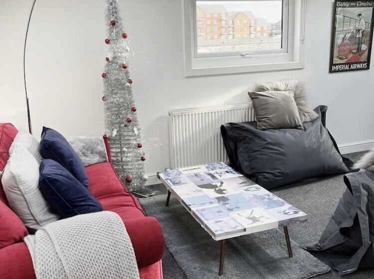 ホテル Duplex Barge Cinema Room 6 Ensuite Double Triple Bedrooms Great Social Spaces