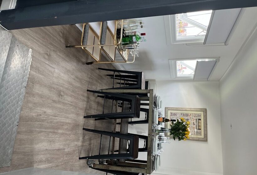 ホテル Duplex Barge Cinema Room 6 Ensuite Double Triple Bedrooms Great Social Spaces