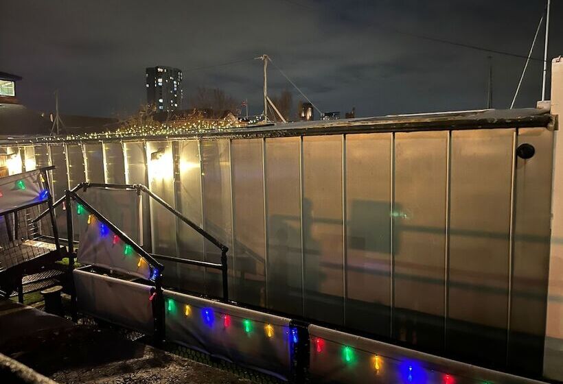 ホテル Duplex Barge Cinema Room 6 Ensuite Double Triple Bedrooms Great Social Spaces