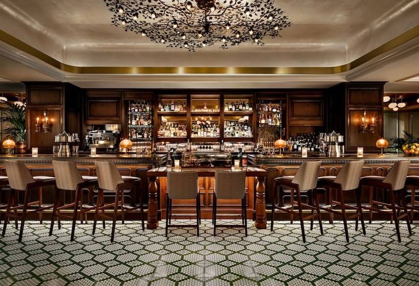 فندق Fairmont Century Plaza Gold Experience